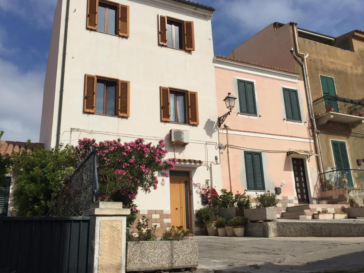 Le Scalette Bed and Breakfast La Maddalena  Eksteriør billede
